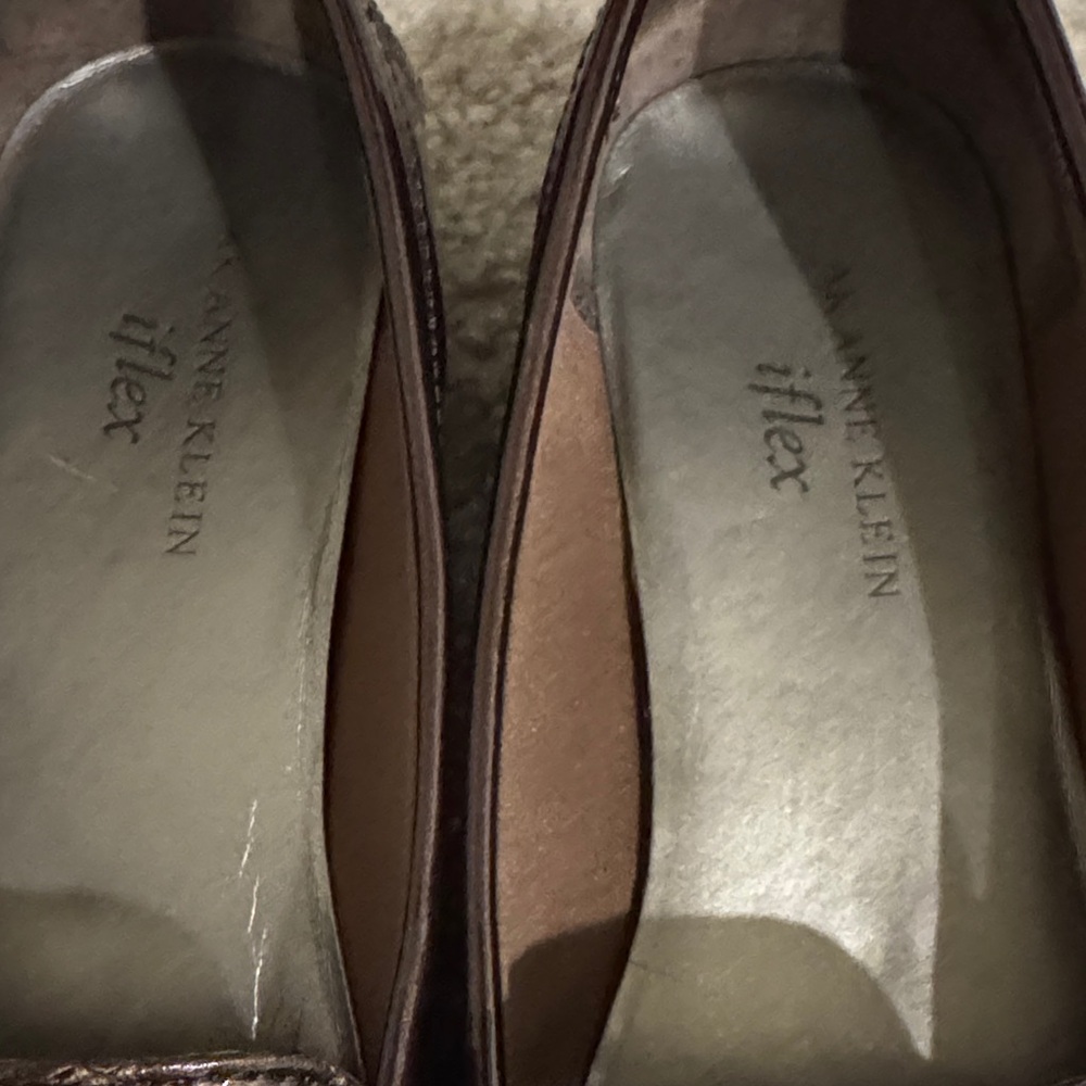 Anne Klein Brown Croc-Patterned Loafers with Gold Detail - Picture 4 of 9